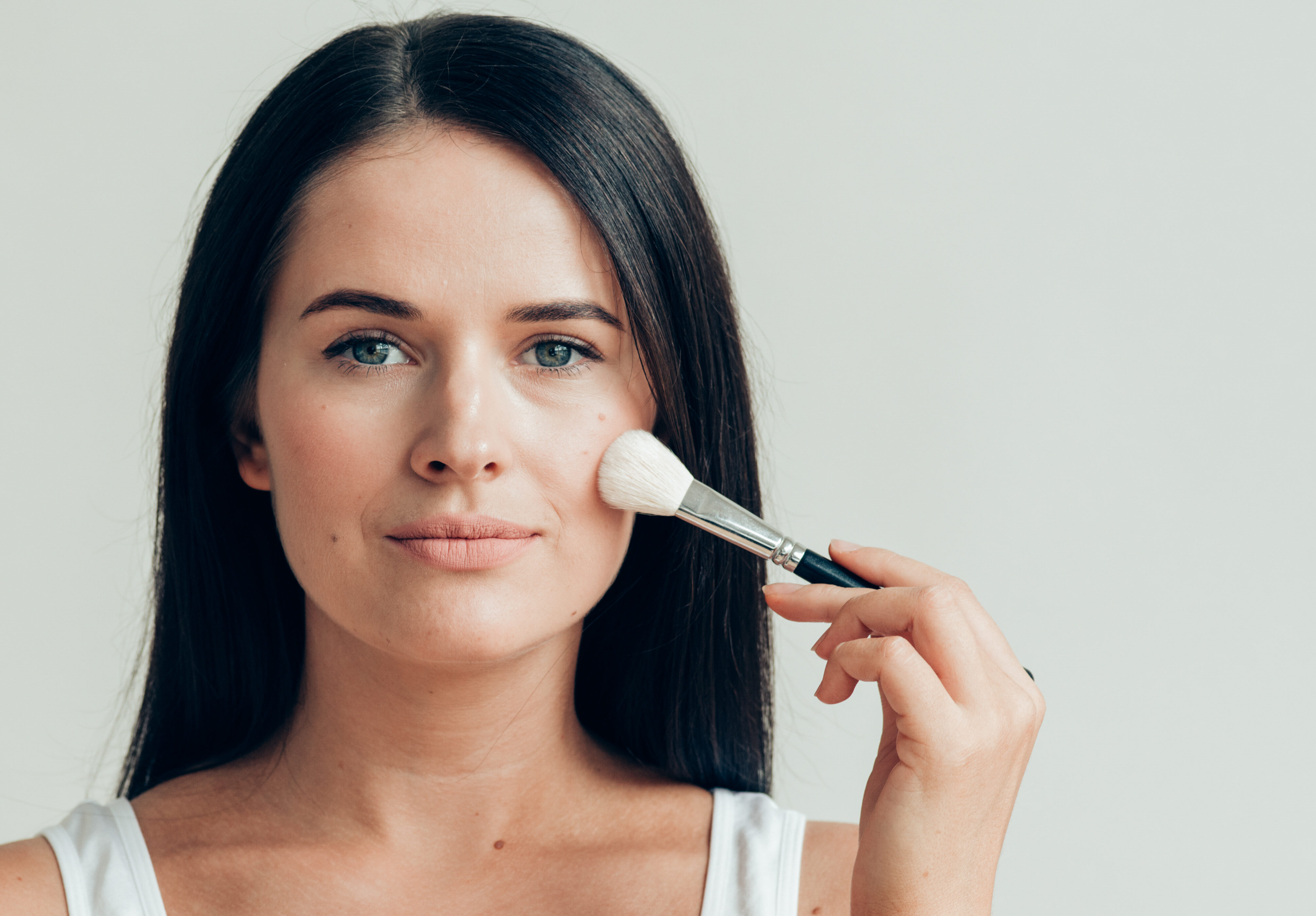 Brush makeup woman face healthy skin natural make up powder